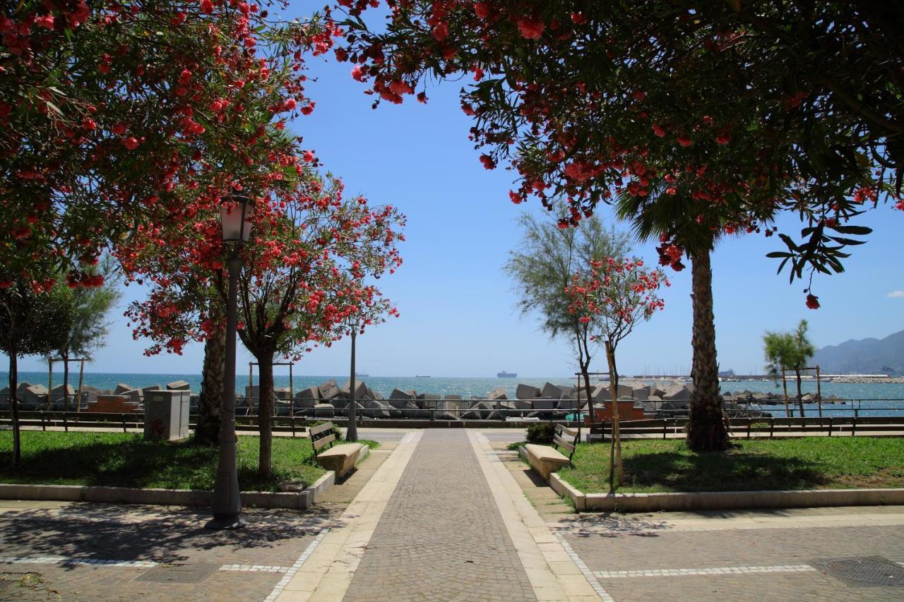 Salerno Mare E Luci Deluxe Lägenhet Exteriör bild