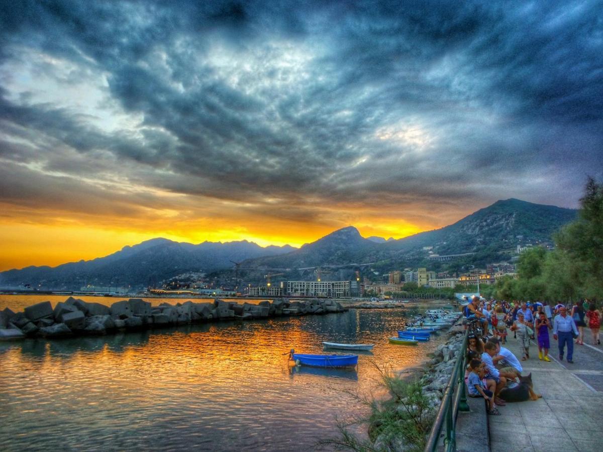 Salerno Mare E Luci Deluxe Lägenhet Exteriör bild