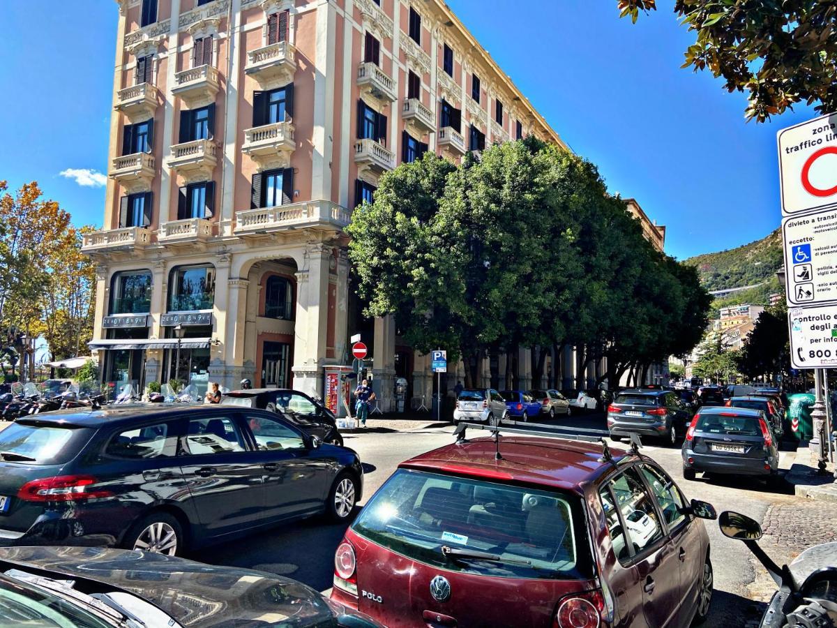 Salerno Mare E Luci Deluxe Lägenhet Exteriör bild