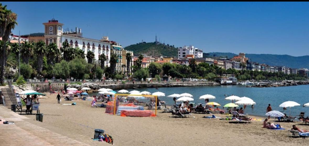 Salerno Mare E Luci Deluxe Lägenhet Exteriör bild