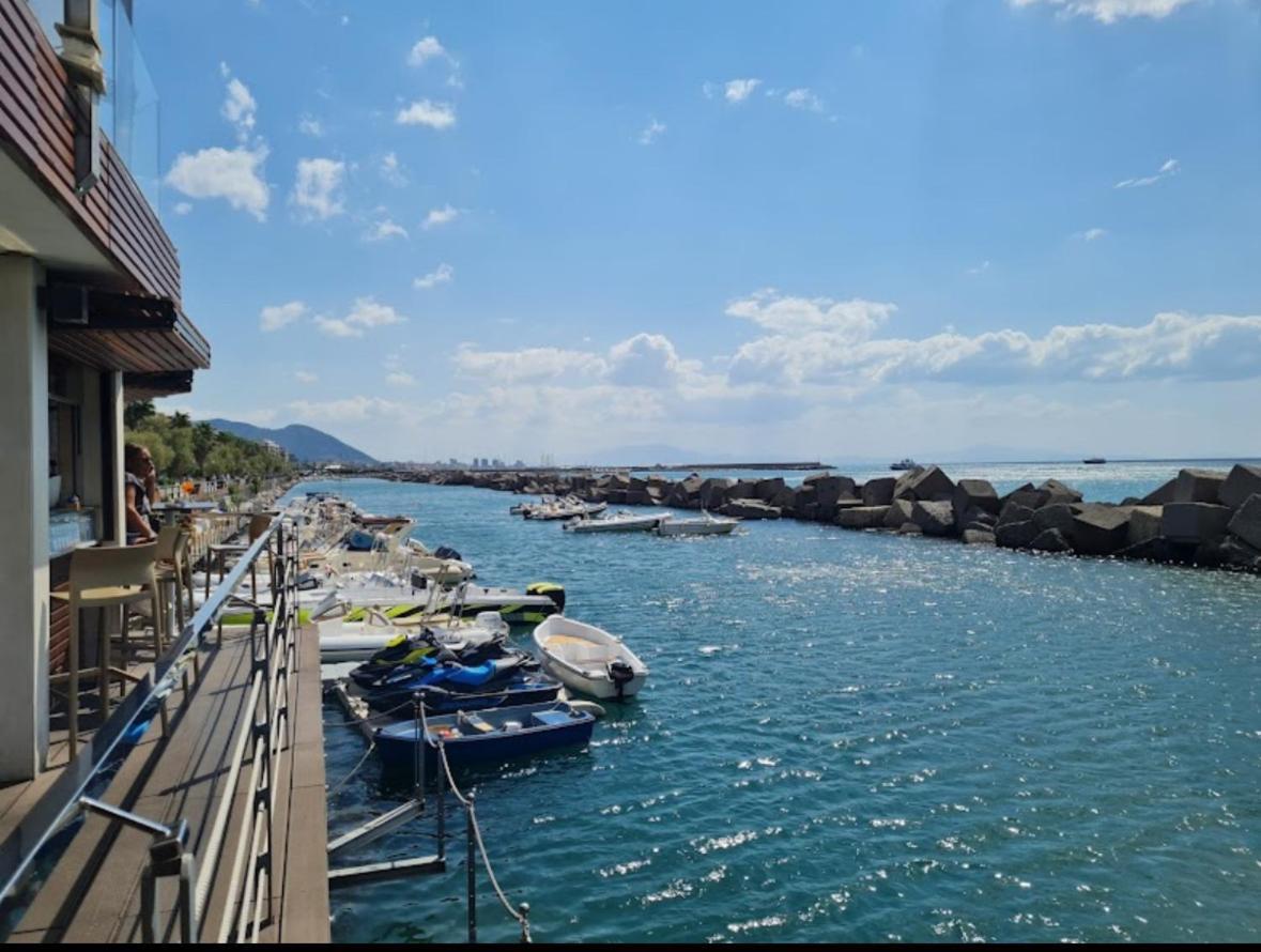 Salerno Mare E Luci Deluxe Lägenhet Exteriör bild